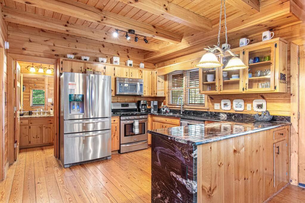 Cherry Log Summit Cabin By Bk Stays - Family Friendly - Playground - Game Room - Jacuzzi - Amazing Mountain Views Luaran gambar